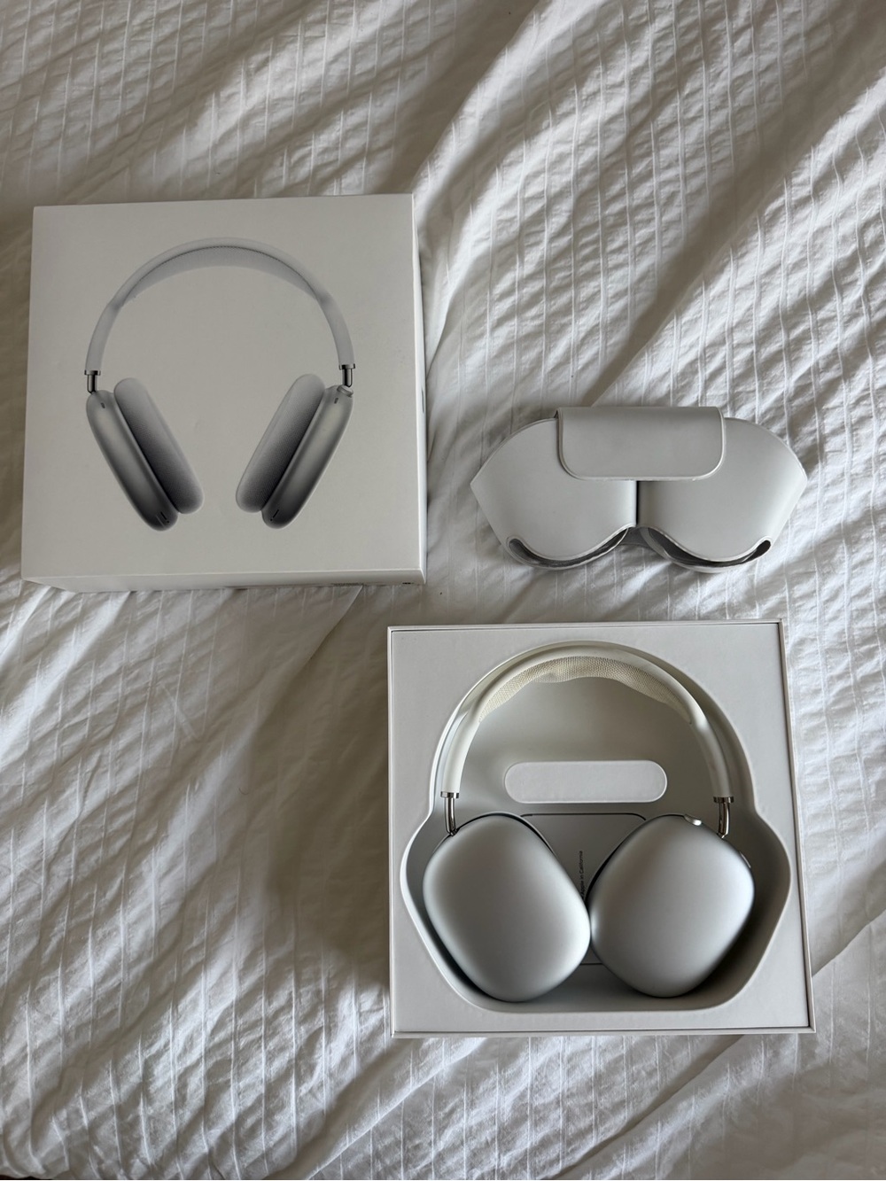 Apple AirPods Max in Silver and White with Smart Case